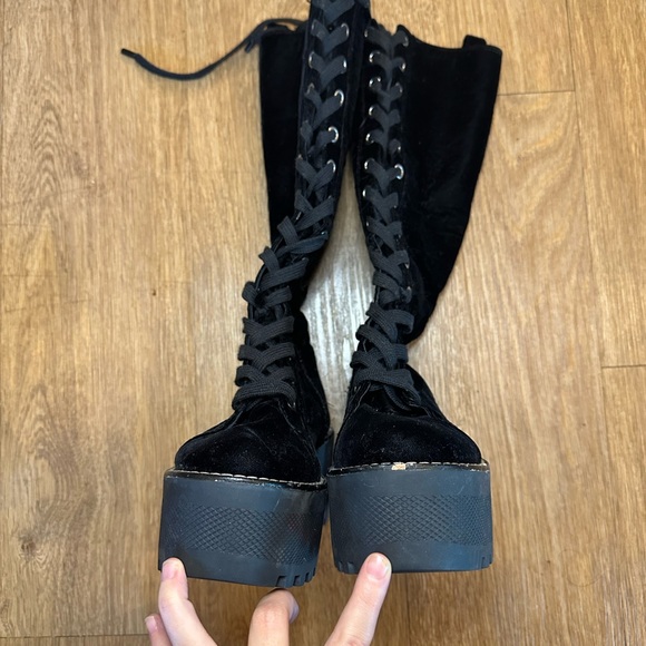 Alice and Olivia Raye Platform Velvet Lace Up Chunky Heeled Boots - Picture 8 of 11